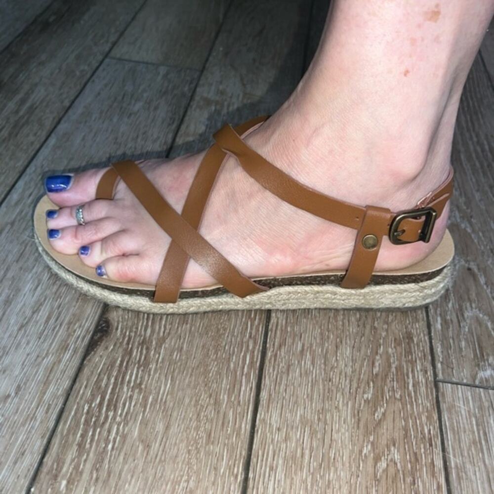 UEC ESPRIT JUDY STRAP SANDALS CAMEL COLOR SIZE 8